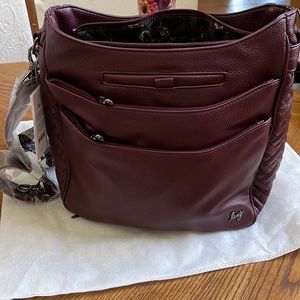 Lug cable car bag with two straps in color wine red color